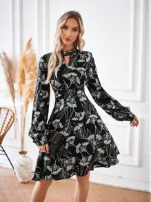 SHEIN Privé 女式荷葉袖植物印花連衣裙 - 黑色 - 查看 1