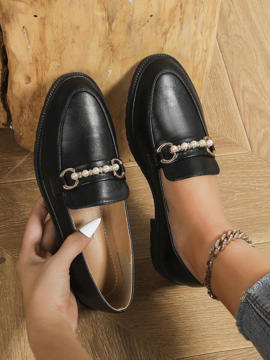 女用優雅圓頭平底黑色樂福鞋,搭配人造珍珠鏈,學院風格 - 黑色 - 查看 1