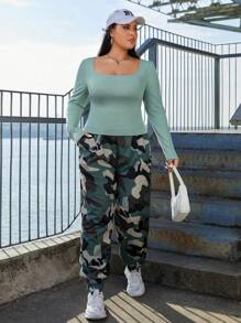 SHEIN EZwear 女性加大尺碼純色方領修身t恤