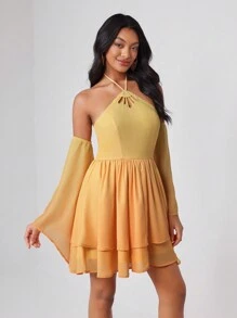 Krystal Everdeen 设计师系带露背挂脖领喇叭袖多层下摆优雅连衣裙，适合假期 - 黃色 - 查看 4