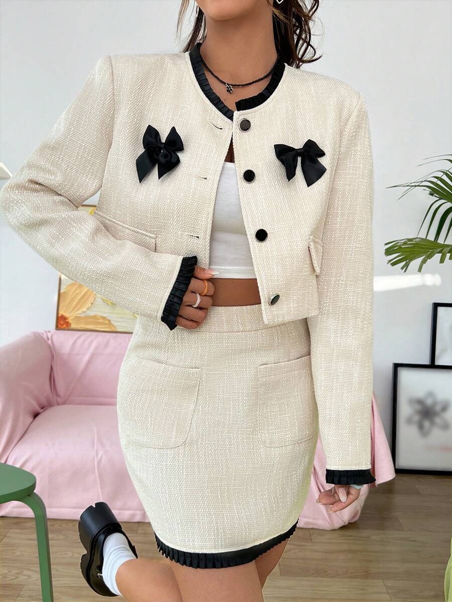SHEIN MOD 蝴蝶結點綴的短款西裝外套和裙子套裝 - 米色 - 查看 1