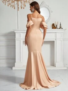 SHEIN Belle 冷肩露肩設計,荷葉邊修飾,人魚裙擺設計的伴娘禮服 - 卡其色 - 查看 2