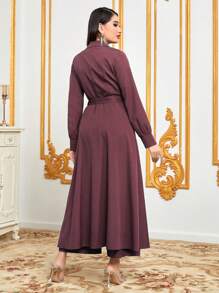 Al Najma 纯色系带翻领长袍 - 中紫紅色 - 查看 2