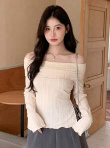 DAZY Camiseta de manga larga con hombros descubiertos y ribete de lechuga, ropa de otoño, ropa de vuelta al colegio para mujeres