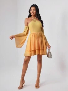 Krystal Everdeen 设计师系带露背挂脖领喇叭袖多层下摆优雅连衣裙，适合假期 - 黃色 - 查看 5