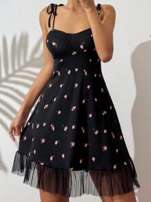 SHEIN 花卉印花系带肩部荷叶边下摆吊带睡衣睡裙心形连衣裙情人节连衣裙樱桃连衣裙法式连衣裙 - 黑色 - 查看 3