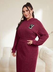 Mulvari 酒红色加字母贴片落肩连帽连衣裙 - 酒紅色 - 查看 4