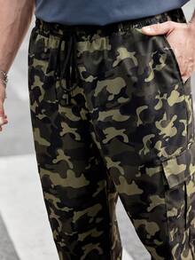 GENTILAND Men Plus Camo Print Flap Pocket Cargo Pants - Multicolor - View 4