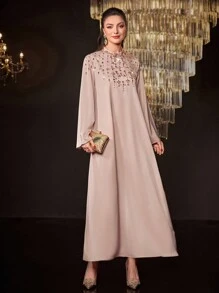 Al Najma 緞面手縫鑲嵌鉆石立領連衣裙