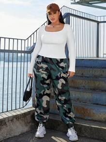 SHEIN EZwear 女性加大尺碼純色方領修身t恤