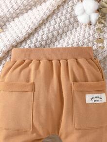 男嬰字母補丁細節長褲 - 杏色 - 查看 3