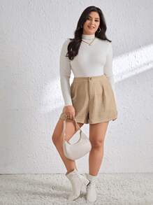 SHEIN Essnce Plus Size Textured Fabric Shorts