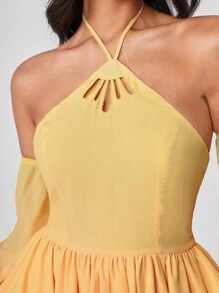 Krystal Everdeen 设计师系带露背挂脖领喇叭袖多层下摆优雅连衣裙，适合假期 - 黃色 - 查看 7