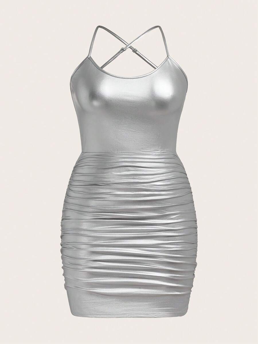 SHEIN ICON 大碼露背交叉褶邊金屬質感緊身洋裝 - 銀色 - 查看 1