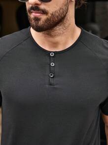 SHEIN Manfinity Homme 男士拉格蘭袖恩利衫t恤 - 黑色 - 查看 2