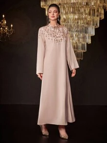 Al Najma 緞面手縫鑲嵌鉆石立領連衣裙