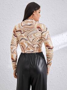 SHEIN Essnce 大尺碼女大理石印花 T 卹 - 卡其色 - 查看 2