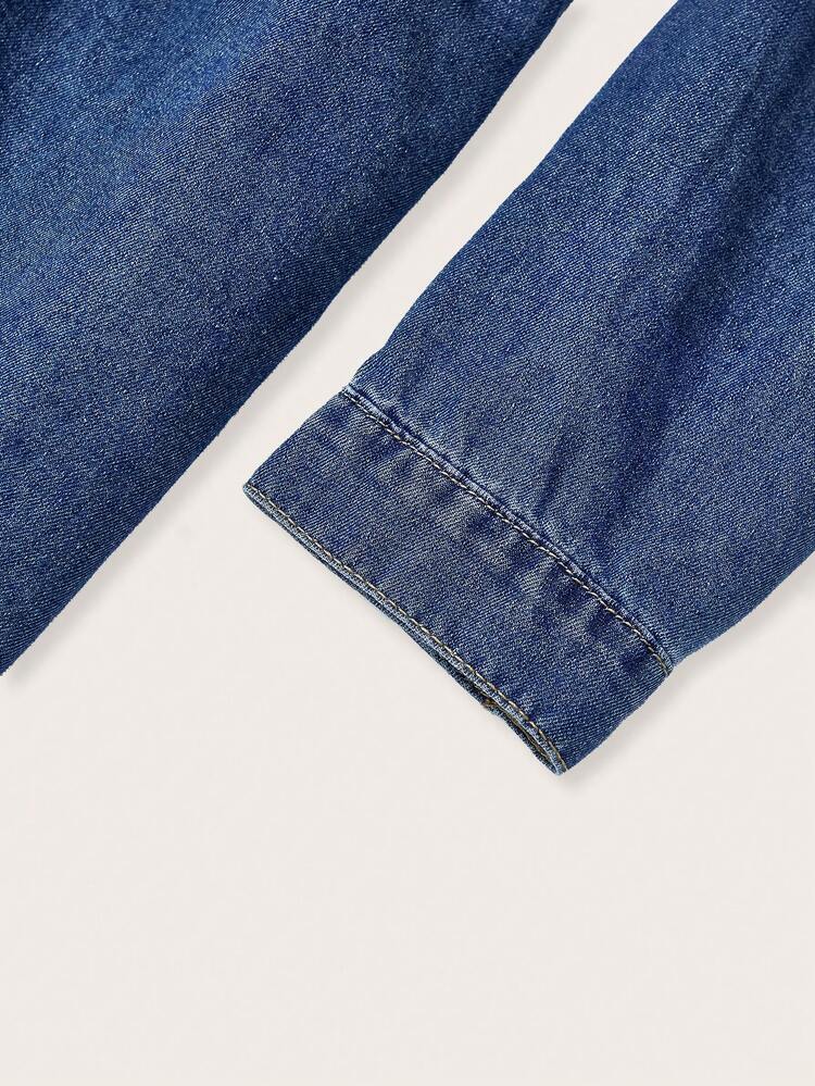 Women'S Button-Down Denim Top With Flap Pockets And Frayed Edge