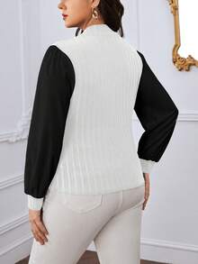 SHEIN Privé Kích thước lớn Của phụ nữ Màu sắc Tương phản Tay áo dài Đứng cổ áo Áo thun - Đen và trắng - Xem 2