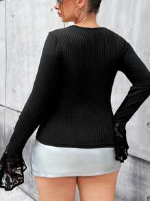 SHEIN ICON 女款大尺碼拼布蕾絲喇叭袖 T 卹 - 黑色 - 查看 2