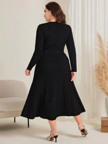 Modelyn 加大碼黑色v領毛衣連衣裙,腰部收緊設計 - 黑色 - 查看 2