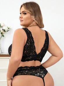 Classic Sexy Plus Size Women's Sexy Lace Crotchless Lingerie Set - Black - View 2