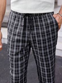 Manfinity RebelGame Men's Plaid Woven Trousers With Slanted Pockets - Multicolor - View 6