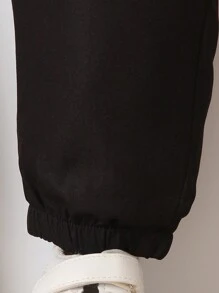 SHEIN 2 件裝幼兒男孩休閒蜘蛛印花短袖 T 恤和慢跑套裝 - 彩色 - 查看 3