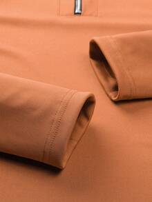 男士秋冬新條紋立領polo衫,長袖t恤,拉鍊領口,休閒復古polo衫,簡約風格,原創設計,商務時尚,個性羽翼印花上衣,適用於運動、休閒和度假場合,寬鬆版型,抗皺透氣 - 亮橙色 - 查看 5