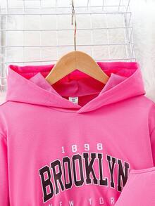 SHEIN Tween 女童粉色字母印花连帽衫和针织吊带裙 2 件套服装 - 玫紅色 - 查看 3