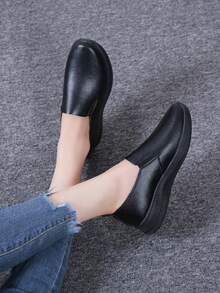 女性黑色工作鞋,防滑&舒服的軟底帶防水功能,合適的適用於長款的站立的 - 黑色 - 查看 4