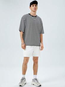 Manfinity VCAY 男士圓領寬鬆下擺短袖基本款休閒T恤，夏季簡約百搭 - 黑與白 - 查看 4