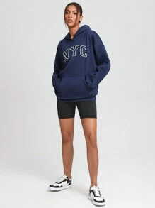 Vitoria Brayner Áo hoodie thả vai có túi Kangaroo họa tiết chữ nghệ sĩ, dùng cho ngày lễ, kỳ nghỉ - Màu xanh hải quân - Xem 3