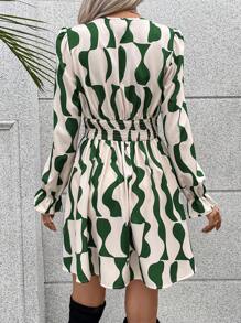 SHEIN LUNE 女式全印花腰部褶皺邊和蕾絲袖子連衣裙 - 綠色 - 查看 2