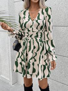 SHEIN LUNE 女式全印花腰部褶皺邊和蕾絲袖子連衣裙 - 綠色 - 查看 5