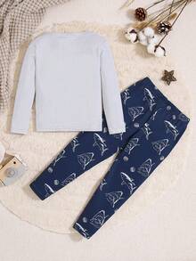 SHEIN Chàng trai trẻ Cá mập & Đồ họa Chữ cái Áo thun & quần Vừa Khít Bộ PJ - Nhiều màu - Xem 2