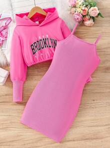 SHEIN Tween 女童粉色字母印花连帽衫和针织吊带裙 2 件套服装 - 玫紅色 - 查看 1