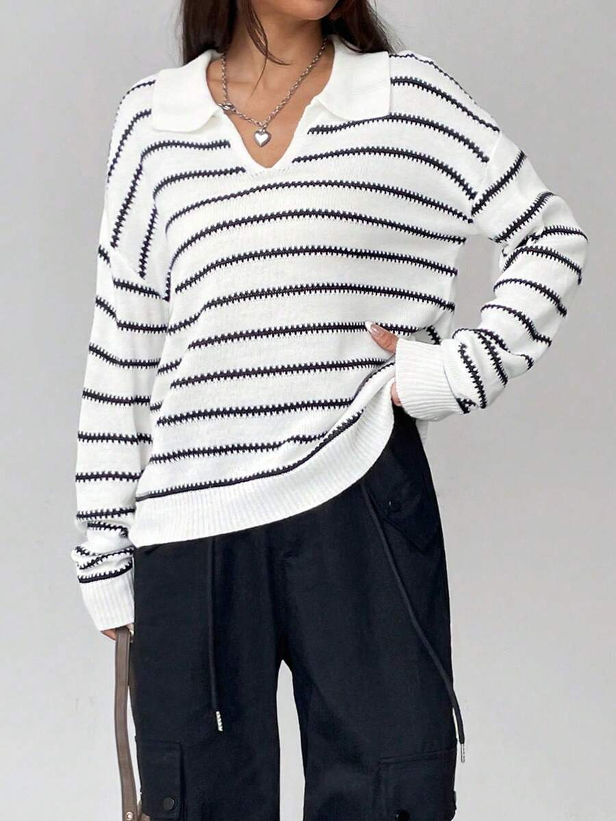 SHEIN EZwear 女款 V 領缺角條紋休閒毛衣 - 黑色 - 查看 1