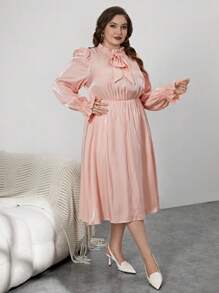 SHEIN Privé Plus Żabotowy Kokarda Kokarda z przodu Rękaw Falbanowy Sukienki