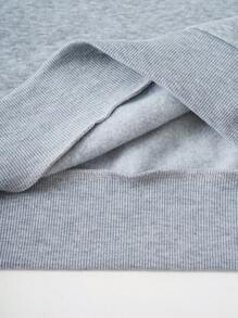 SHEIN Essnce 女款字母印花落肩套頭衫 - 深灰色 - 查看 5