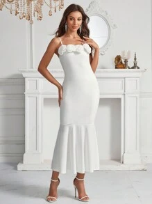 SHEIN Belle 女式魚尾形狀下擺雞尾酒禮服,帶有 3d 花卉細節和細肩帶 - 白色 - 查看 4