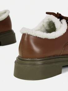 SheIn MOD 女性時尚舒適保暖扣帶豆鞋