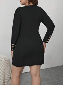 SHEIN Privé Plus Keyhole Neckline Button Detail Bodycon Dress - Black - View 2