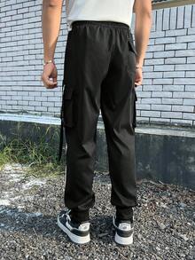 Manfinity EMRG 寬鬆男士顏色區塊系帶細節貨物褲 - 黑與白 - 查看 2