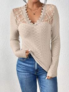 SHEIN Frenchy 女士蕾絲拼接燃燒花刺繡t恤 - 杏色 - 查看 4