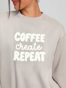 JoyandElle 艺术家宽松落肩运动衫，带图案印花，适合假期、度假、节日 - 米色 - 查看 5