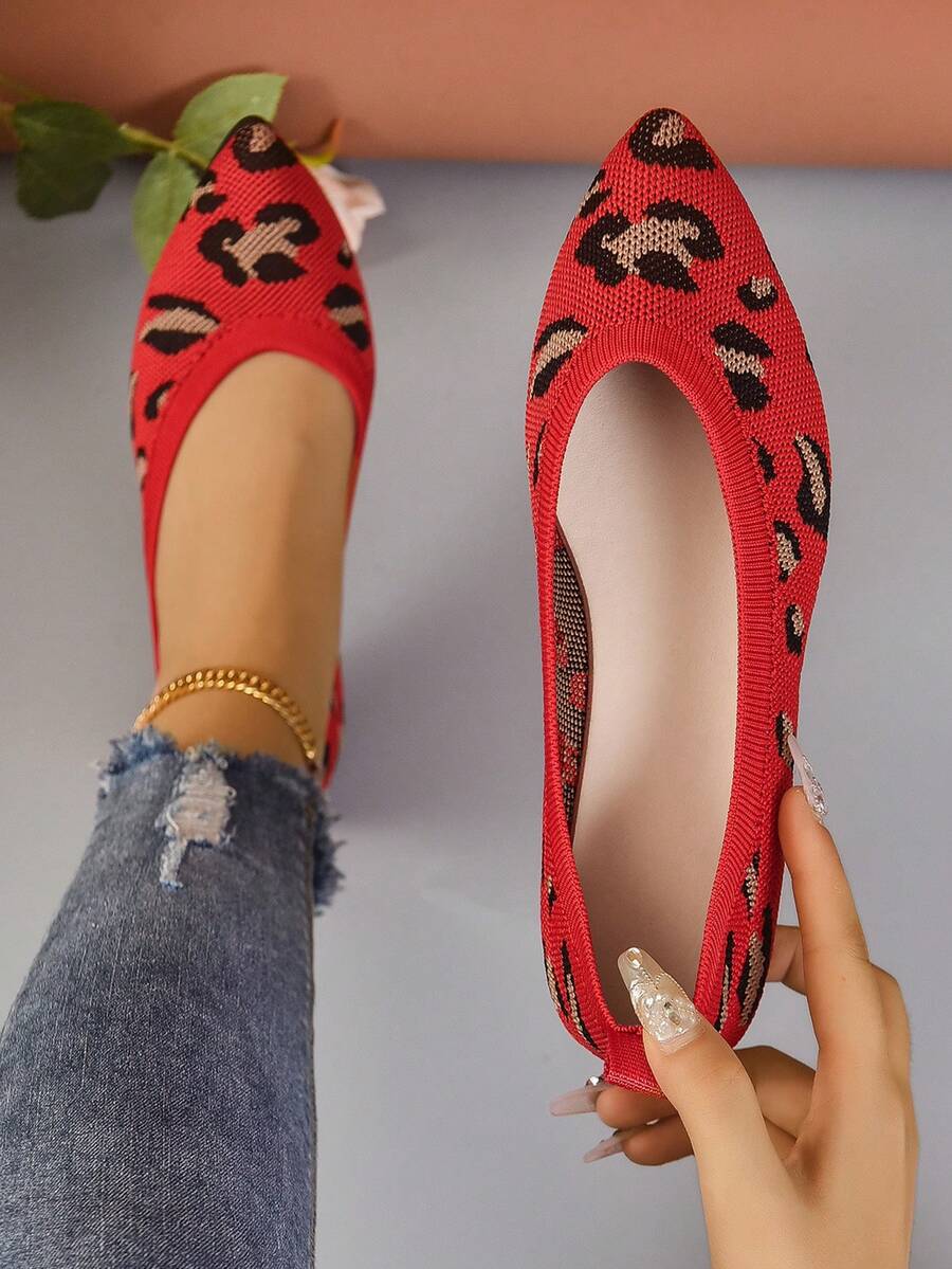 Fashionable Pointed Toe Red Women's Flat Shoes, Random Pattern - Multicolor - View 1