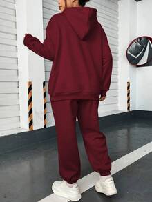 Flirla Hơn Đồ họa Chữ cái Túi kangaroo Lót nhiệt Dây rút Áo Hoodie & Quần thể thao - Màu Đỏ Sâu - Xem 2