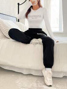 SHEIN EZwear Lá thư In Áo thun Và Quần thể thao Bộ - Đen và trắng - Xem 3