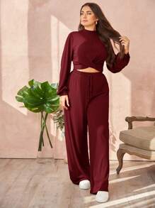 SHEIN Essnce Conjunto De Dos Piezas De Talla Grande Para Mujer Con Camiseta Cruzada En El Dobladillo Y Pantalones Largos